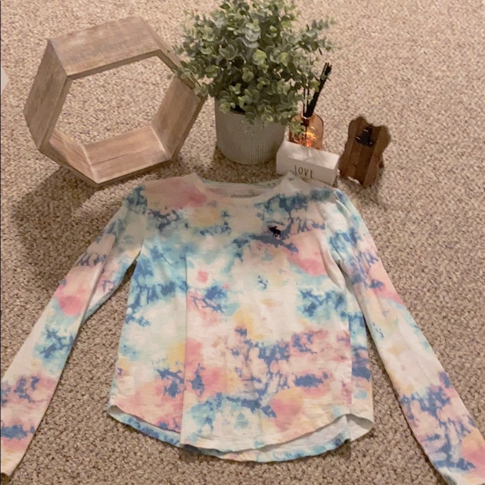 Multi-colored long sleeve Abercrombie shirt